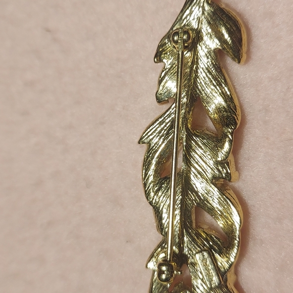 Vintage 1960's Trifari, Rhinestone Leaf Brooch - Picture 7 of 7